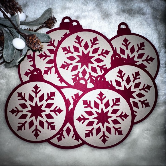 New handmade Red and off white Christmas Ornament/Gift tags set of 8 - Picture 4 of 7